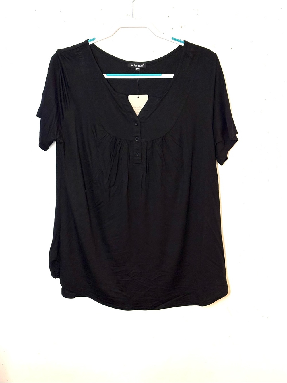 a. Jesdani Black Short Sleeve Henley Top. Size 1X. NWT.